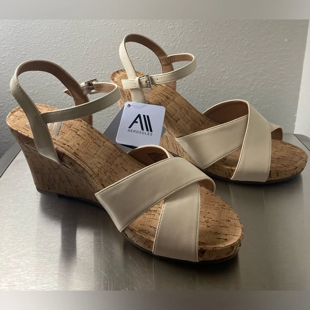 AEROSOLES Women's Tan Wedge Sandals